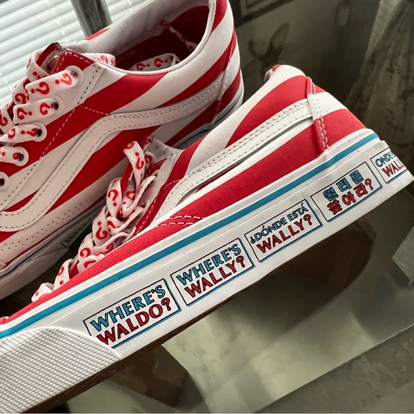 Vans & Where’s Waldo Collab Sneakers, Red & White in Size 7.5M - Picture 8 of 14
